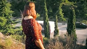 Экстремальный минет возле трассы молодая русская девушка рискует и доставляет незабываемое удовольствие