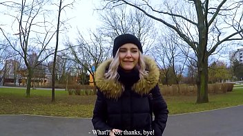 Экстрим в парке опытный пикаппер знакомится с красивой девушкой и предлагает ей заработать деньги