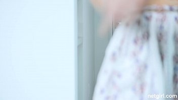 Молодая азиатка выбирает чернокожего любовника с внушительным членом и наслаждается оральным сексом и позой наездницы