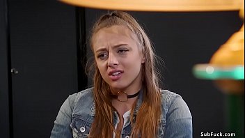 Две студентки связанные долбятся в очко