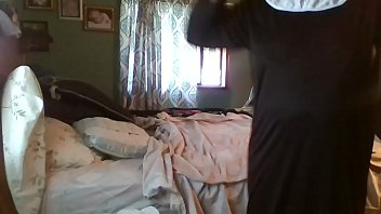 Монашка мастурбирует перед службой, используя секс-игрушку и издавая громкие стоны.