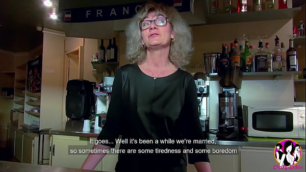 Шаловливая бабушка хочет, чтобы ее трахали во все дырки