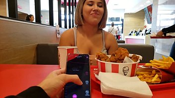 Смелая девушка и куриные ножки история любви в KFC